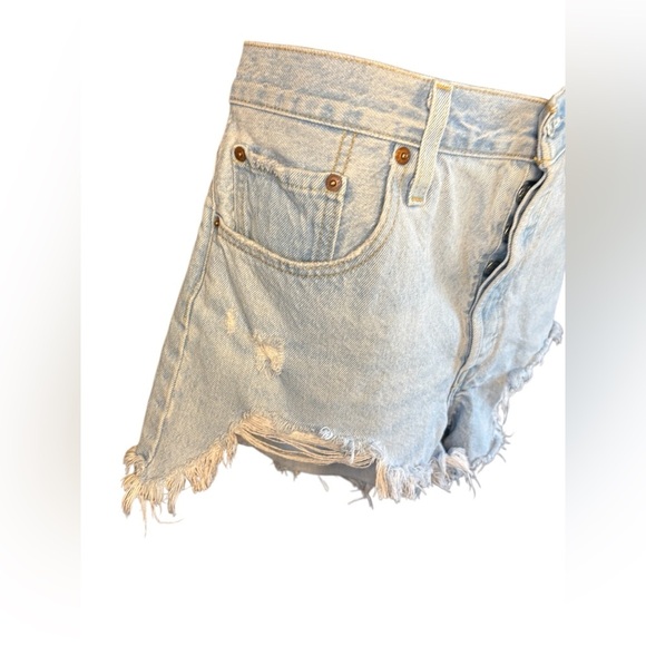Levi’s woman’s 501 denim light blue wash shorts size 33 Preloved cut off Jean - Picture 5 of 6